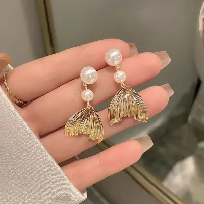 Shiny Fishtail Pearl Tassel Earrings